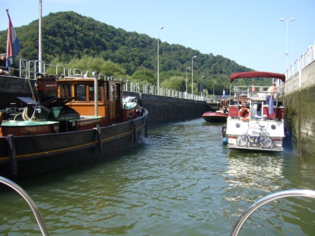 Bateaux dans l'écluse de Waulsort