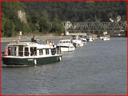 les bateaux  la queue leu leu