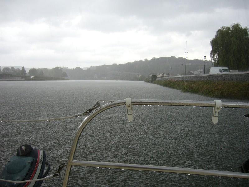 sous la pluie