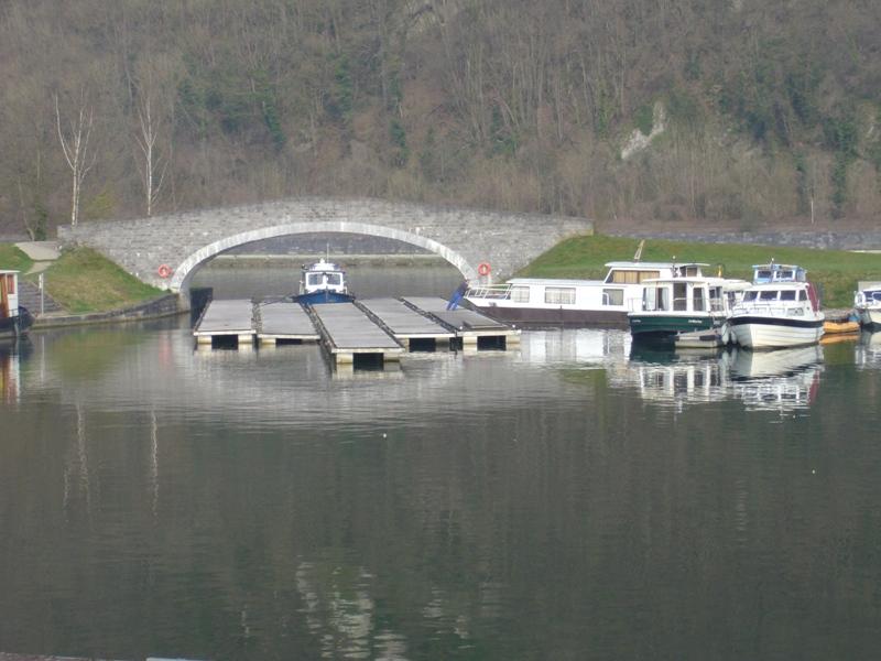 pontons sous le pont